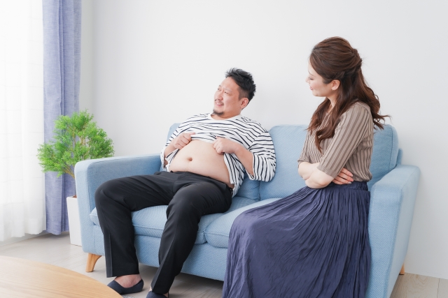 ダイエットを促されている男性