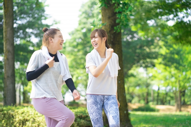 ダイエット目的でぉーキングをする女性組