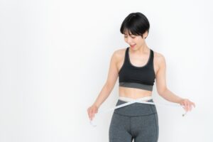 だえいっとの成果を確認している成果を確認している女性のイラスト