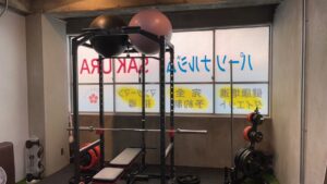綾ノ町店の窓看板