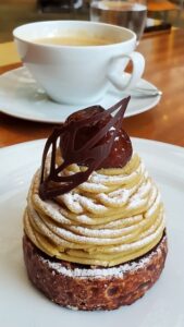 ダイエットの天敵で高カロリーの間食