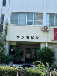 ビルの外観